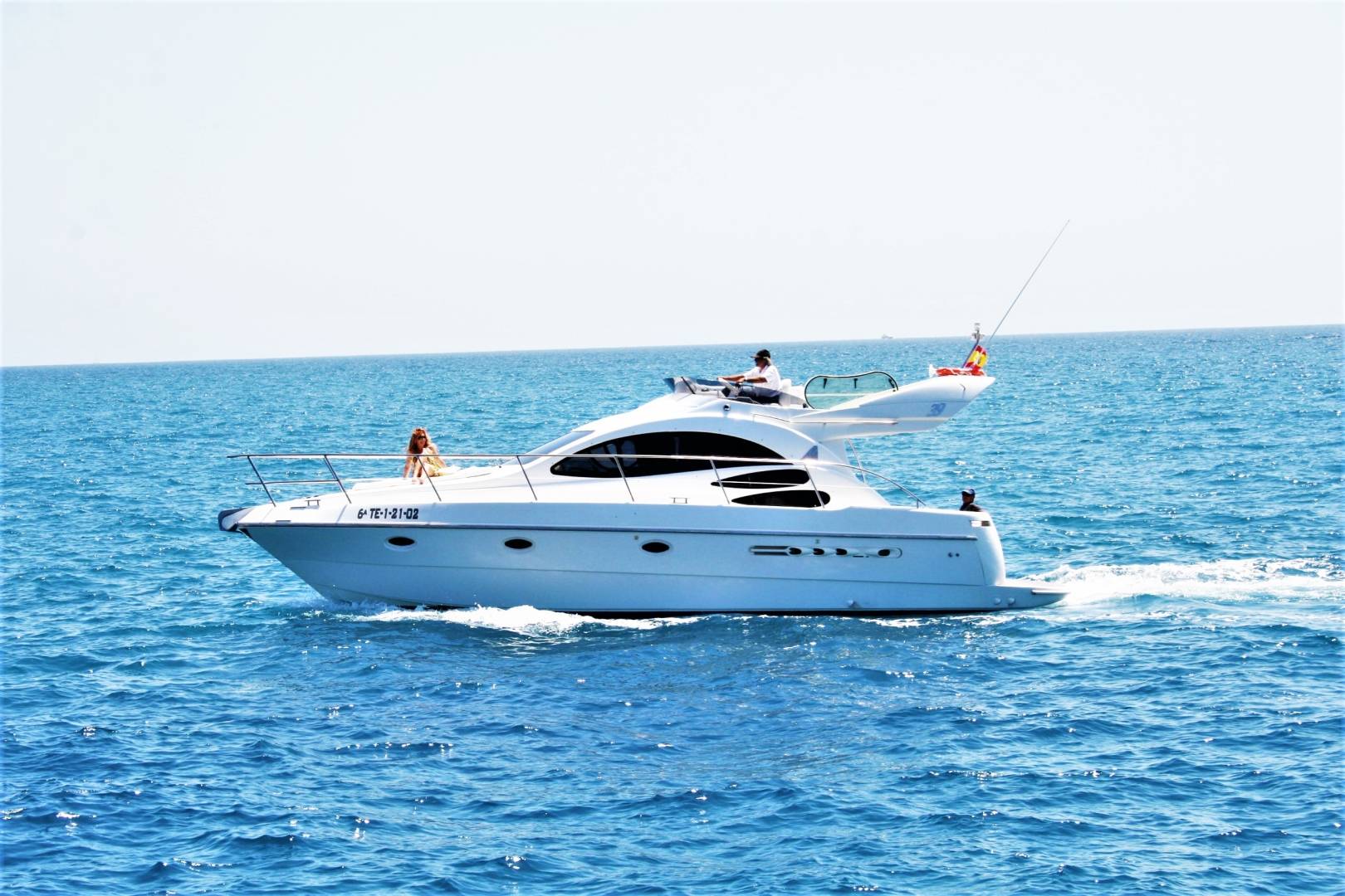 Motor Yacht Rental in Tenerife Azimut 39 (2)