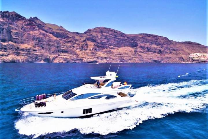 Luxury Yacht Rental in Tenerife with Azimut 60 - 195  