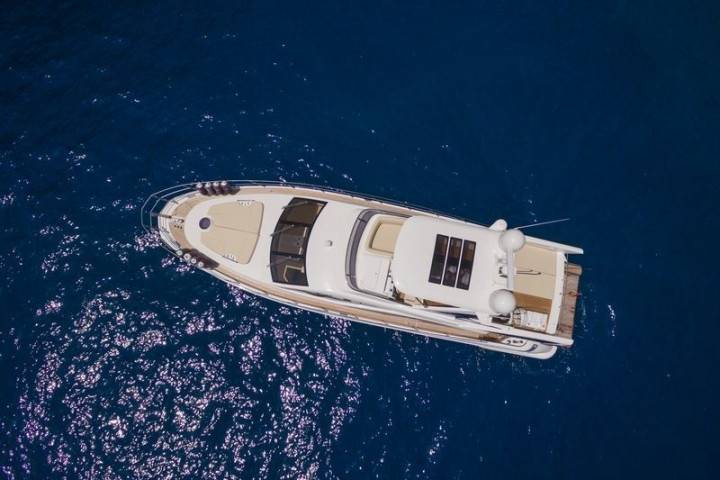 Luxury Yacht Rental in Tenerife with Azimut 60 - 197  