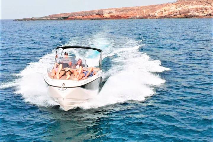 Alquiler de lancha a motor sin patrón con Quicksilver 755 Sundeck - 406  