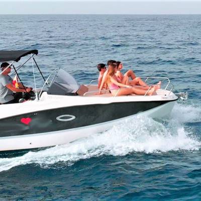 			 - Alquiler de lancha a motor sin patrón con Quicksilver 755 Sundeck