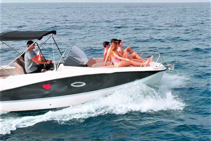 Alquiler de lancha a motor sin patrón con Quicksilver 755 Sundeck - 407  