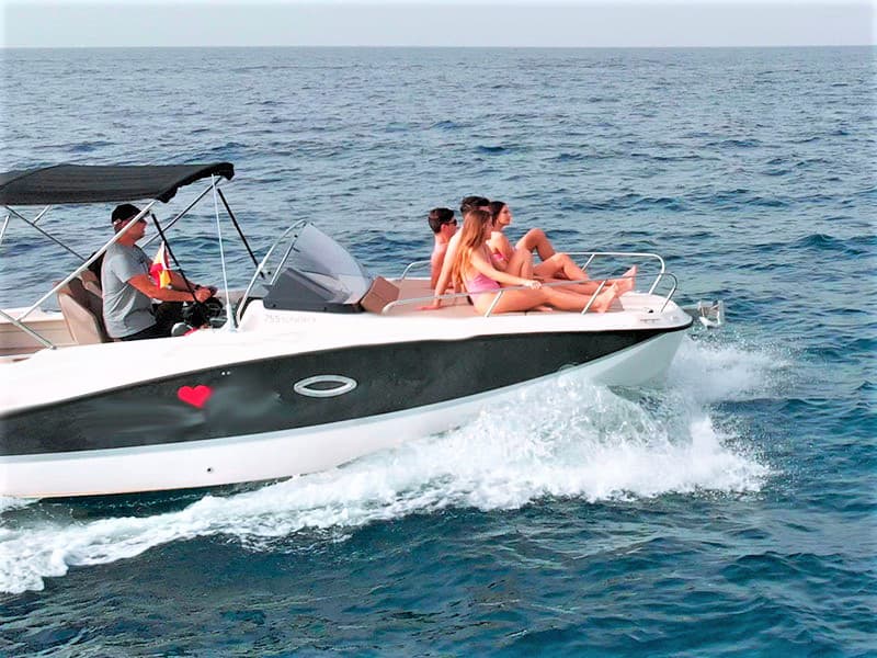 Alquiler de lancha a motor sin patrón con Quicksilver 755 Sundeck