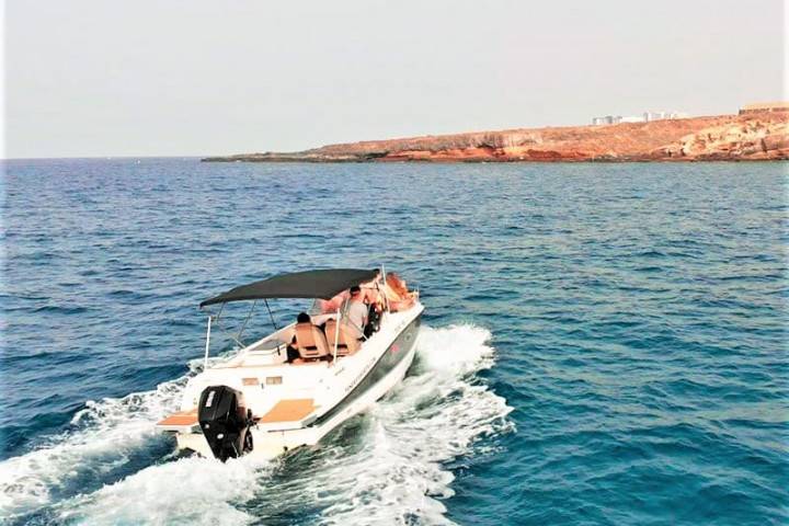 Alquiler de lancha a motor sin patrón con Quicksilver 755 Sundeck - 408  