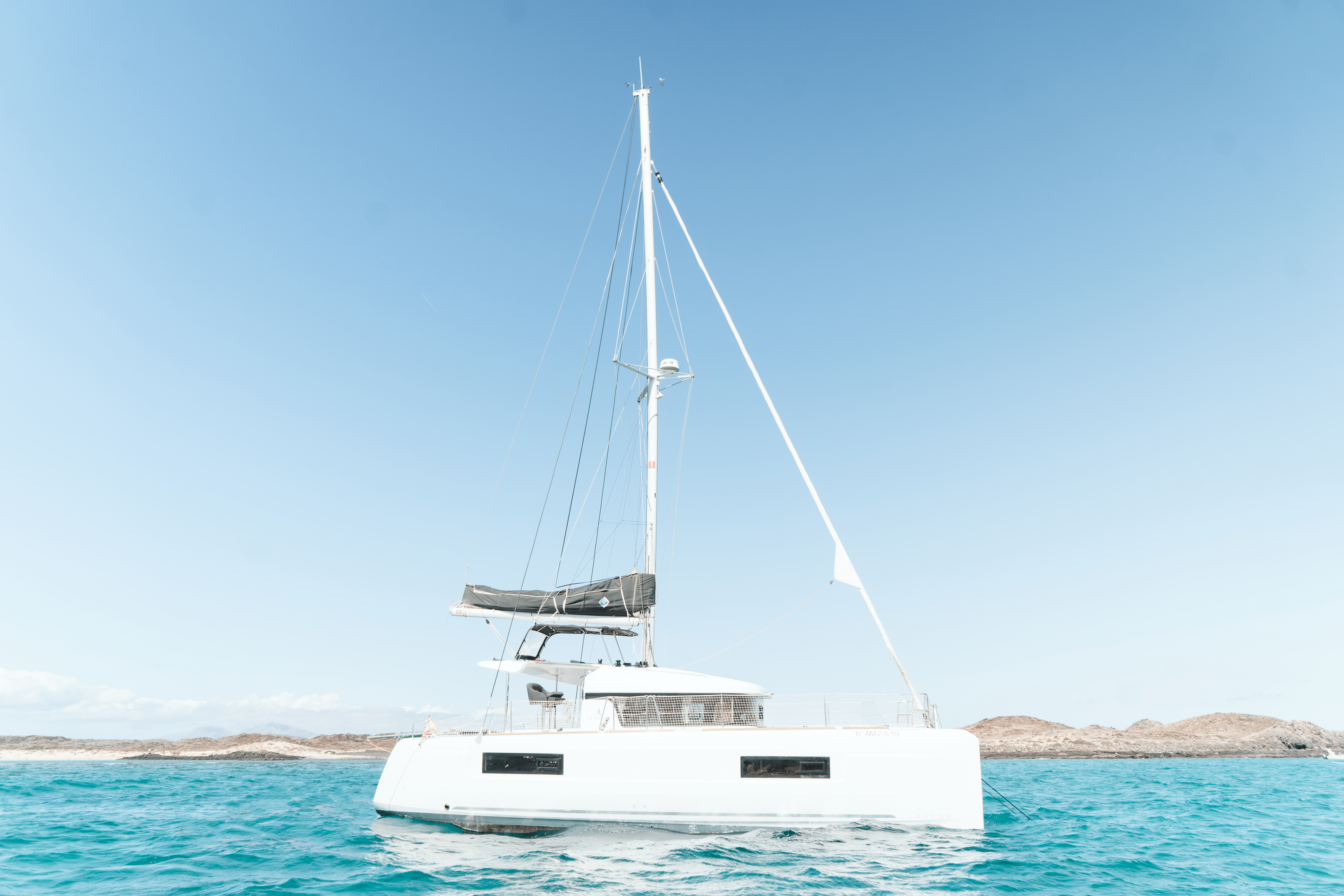 Alquiler de catamarán privado en Los Gigantes con Lagoon 40