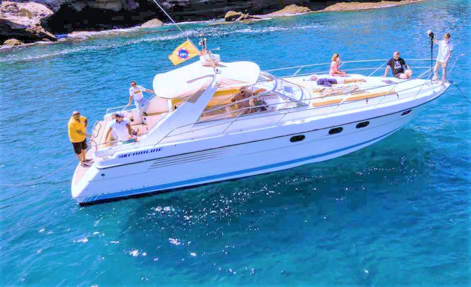 Alquiler de yate a motor en Tenerife para 12 pasajeros con Fairline 42