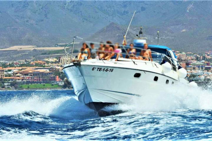 Alquiler de yate a motor en Tenerife para 12 pasajeros con Fairline 42 - 415  