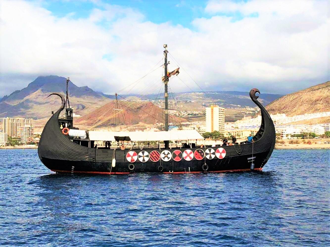 Vermietung von Themenbooten in Teneriffa Vikingos für große Gruppen