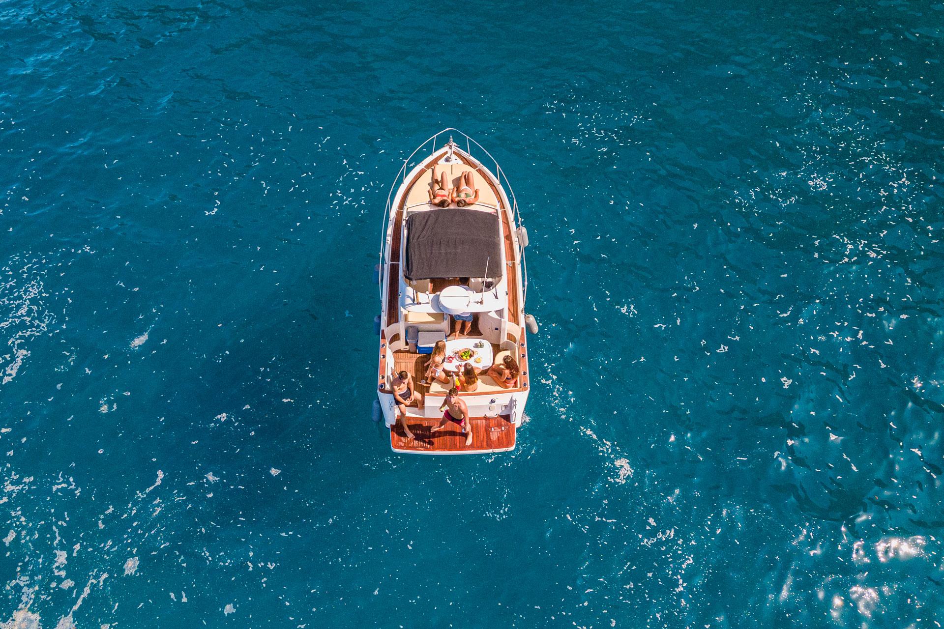 Bellamar Kreuzfahrt-Bootscharter auf Teneriffa mit malerischem Meerblick