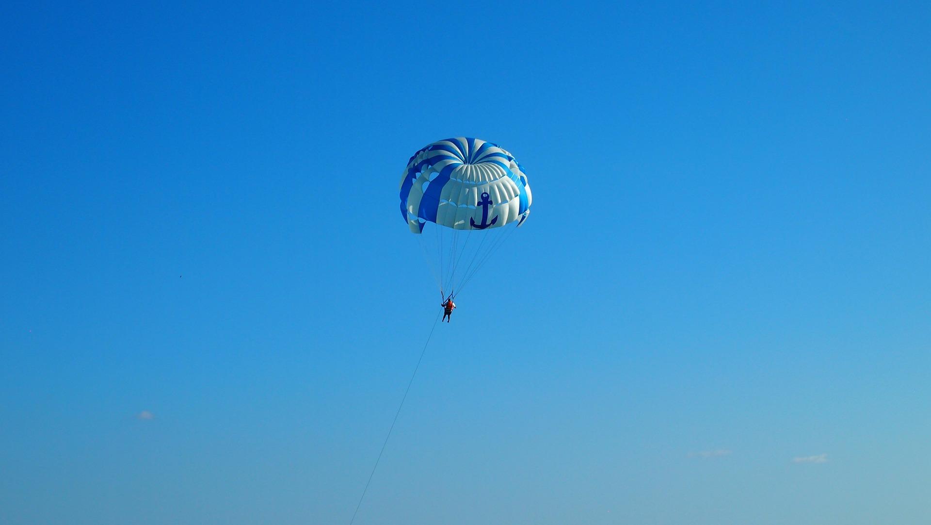 Parasailing nel cielo